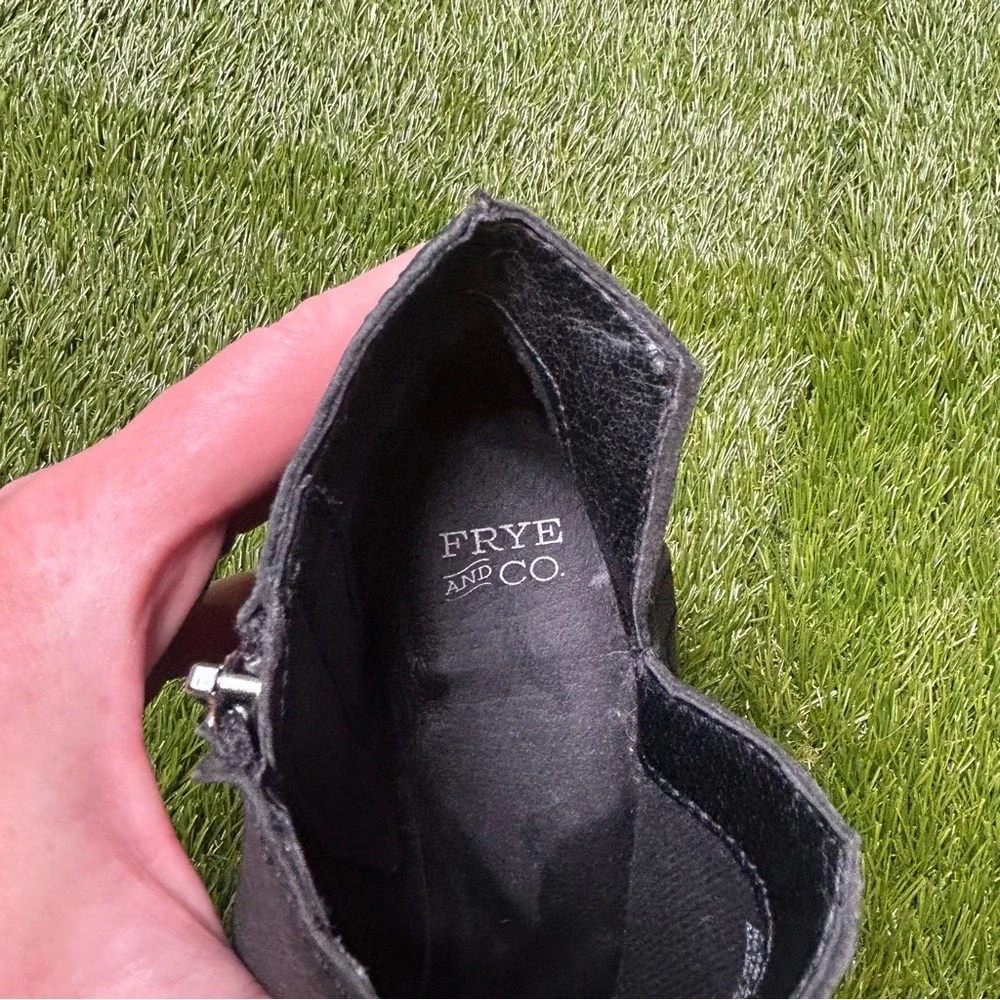 Frye and Co Women Black Leather Ankle Bootie Side Zip Low Heel 7.5M‎ 3470711-BLK